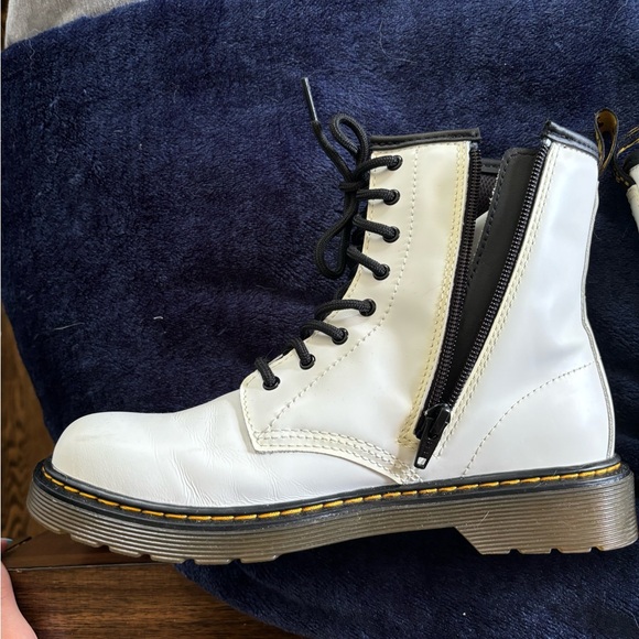 White Doc Martens boots - never worn size 6w - Picture 5 of 6
